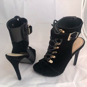 Jaleesa Bootie, black, size 8